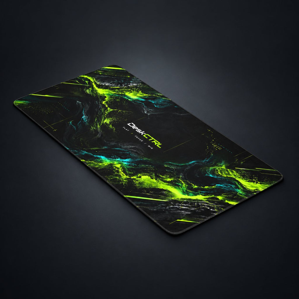 DeskCTRL VOID Desk Mat – Perspektive auf dunklem Studiohintergrund