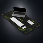 DeskCTRL GRID Desk Mat – Setup auf dunklem Studiohintergrund